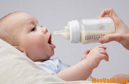 Hướng dẫn cho trẻ uống sữa theo từng lứa tuổi