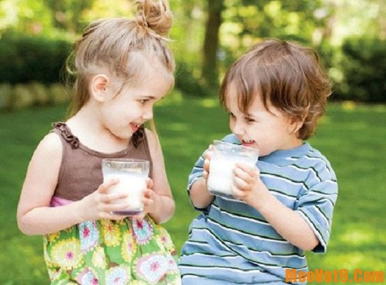 Cách sử dụng sữa cho trẻ đúng cách