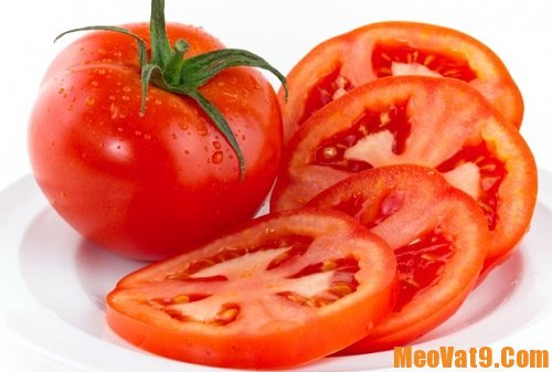 Tẩy ria mép hiệu quả bằng cà chua
