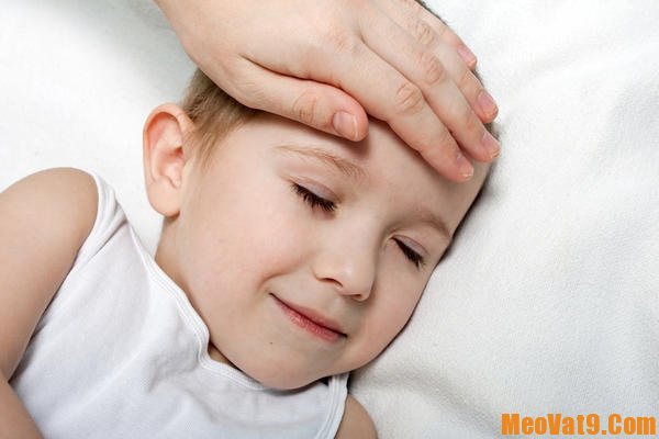 Cách xử lý khi trẻ bị sốt co giật 
