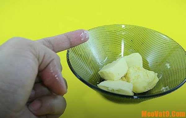 Cách xử lý vết keo dán 502 dính trên tay bằng bơ thực vật