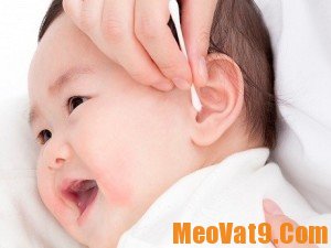 Mách các mẹ 4 mẹo lấy ráy tai cho bé an toàn và hiệu quả nhất